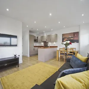 modern-2-bed-apartment-by-tower-bridge-london-bridge.cambridgehotelsuk.com/
