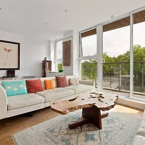 stunning-1-bed-canal-view-bethnal-green-london.cambridgehotelsuk.com/
