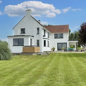 stunning-home-with-magnificent-views-in-east-devon.cardiffhotelswales.com/